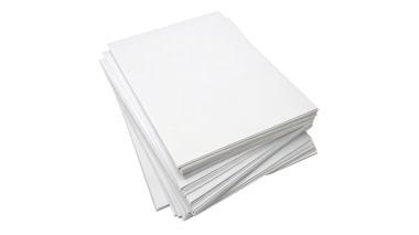 Saydam arkaplanda izole edilmiş beyaz kağıt yığını