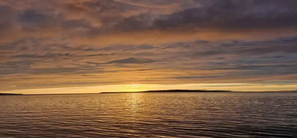 Denizde güzel bir gün batımı