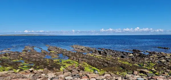Deniz kıyısının güzel manzarası