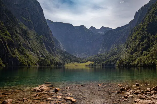 Alplerdeki güzel göl