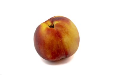 olgun kırmızı şeftali beyaz arkaplanda izole