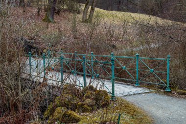 Almanya 'nın Kassel kentindeki Bergpark' taki tarihi köprü