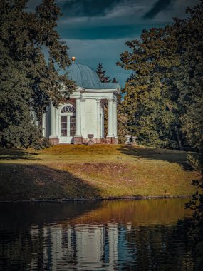 Almanya, Kassel 'deki Karlsaue Eyalet Parkı' ndaki Pavilion.