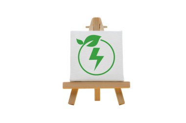 Yeşil enerjiyi temsil eden bir sembol, sürdürülebilirlik kavramlarını ve çevre eğitimine yönelik çevre dostu uygulamaları vurgulayan küçük bir sehpada sunulmaktadır..