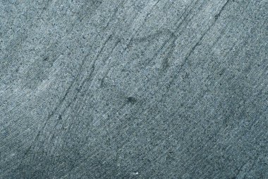 Yakından bakınca ilginç desenler ve derinlik gösteren desenli gri bir yüzey görünüyor. Bu ayar, ayrıntıları etkili bir şekilde vurgulayarak doğal ışıkla aydınlatılır..