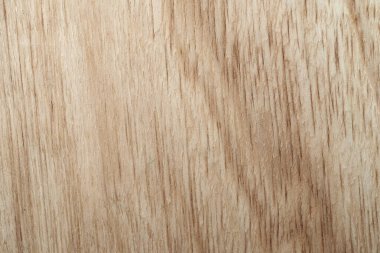 Yüzey, karmaşık tahıl desenleri ve doğal renk değişimleriyle hafif ahşap dokusuna sahiptir. Yumuşak doğal ışıkla vurgulanarak sıcak ve davetkar bir görünüm yaratır..