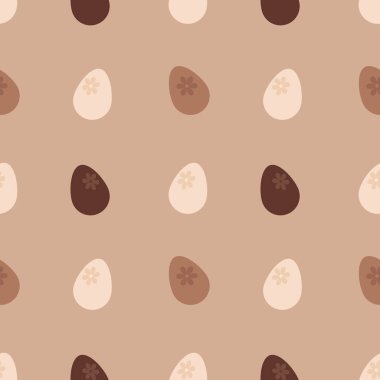 Çikolata yumurtaları pürüzsüz. Mutlu Paskalyalar. Paskalya tatlıları. Beyaz, süt ve siyah çikolatadan yapılmış yumurta şeklinde çikolata şekerlemeleri. Işık arkaplanındaki kusursuz desen.