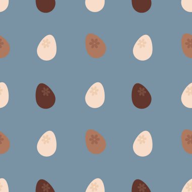 Çikolata yumurtaları pürüzsüz. Mutlu Paskalyalar. Paskalya tatlıları. Beyaz, süt ve siyah çikolatadan yapılmış yumurta şeklinde çikolata şekerlemeleri. Işık arkaplanındaki kusursuz desen.