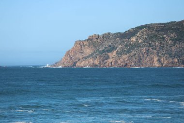 Atlantik Okyanusu kıyısında