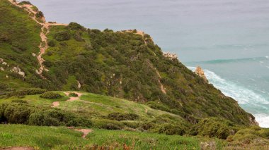 Deniz manzarası ve kumsal.