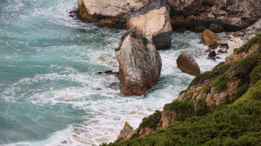 Deniz kıyısının güzel manzarası