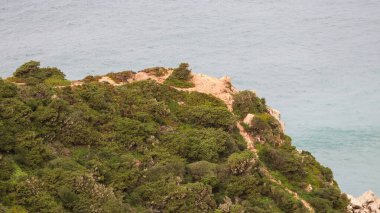 Kayalık deniz manzarası