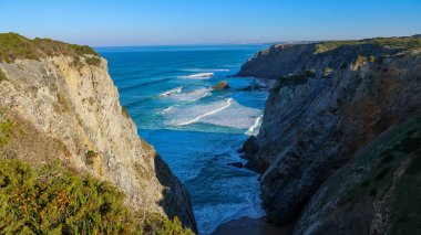 Deniz kıyısının güzel manzarası