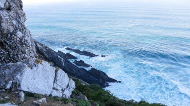 Deniz kıyısının güzel manzarası