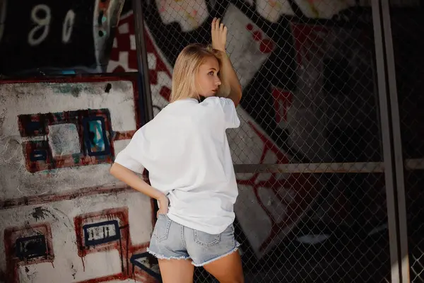 Blond Girl White Shirt Shorts Graffiti Wall — Stock Photo, Image