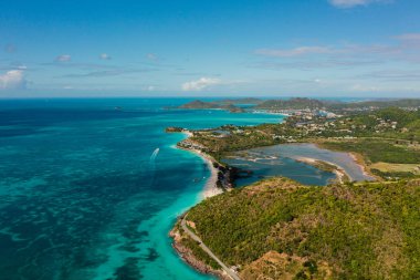 İHA görüntüsü Karayipler 'de sahil kenarında, Saint Kitts