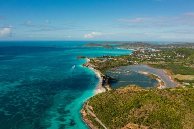 İHA görüntüsü Karayipler 'de sahil kenarında, Saint Kitts