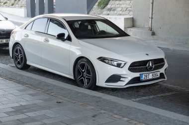 OSTRAVA, CZECHIA - 28 Eylül 2023: Beyaz Mercedes-Benz A-Sınıfı Sedan V177