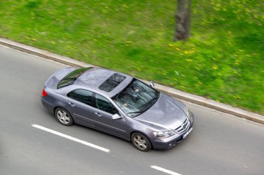 OSTRAVA, CZECHIA - 4 Nisan 2024: Honda Legend KB1 Japon sedan, hareket bulanıklığı etkisi