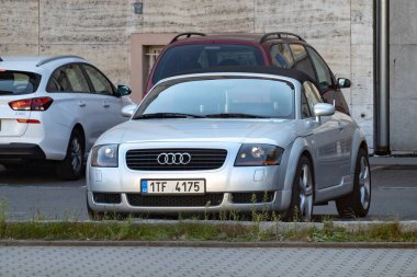 OSTRAVA, CZECHIA - 11 Eylül 2023: Silver Audi TT Roadster Mk18N Otomobili