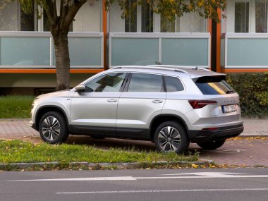 OSTRAVA, CZECH REPUBLIC - 25 Ekim 2024: Silver Skoda Karoq SUV