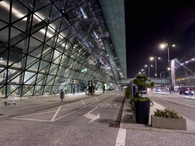 KRAKOW-BALICE, POLAND - 27 Ekim 2024: Balice 'deki Krakow John Paul Uluslararası Havaalanı