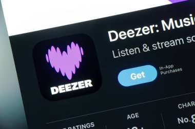 OSTRAVA, CZECHIA - 27 Temmuz 2024: iOS akıllı telefonunda Deezer müzik akışı mobil uygulaması olan uygulama mağazası