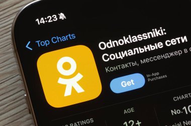 OSTRAVA, CZECHIA - 23 Kasım 2024: Odnoklassniki Rus Mail.ru sosyal ağı ve OK.ru eski sınıf arkadaşlarını topluyor