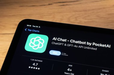 OSTRAVA, CZECHIA - 24 Eylül 2024: AI Chat PocketAI sohbet robotu uygulaması yüklenmek üzere uygulama mağazası