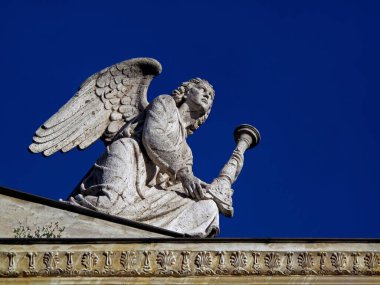 Roma 'da Vatikan' da inşa edilen bir melek heykeli.
