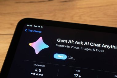 OSTRAVA, CZECHIA - 24 Eylül 2024: Gem AI sohbet robotu uygulaması yüklenmek üzere uygulama mağazası