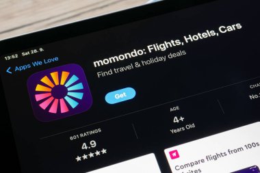 OSTRAVA, CZECHIA - Eylül 28, 2024: Momondo seyahat uygulamalı uygulama mağazası