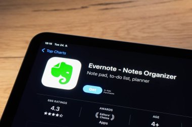 OSTRAVA, CZECHIA - EPTEMBER 24, 2024: Evernote-alma uygulaması ve düzenleyicisi kurulu olan uygulama mağazası