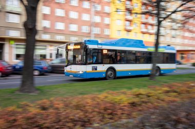 OSTRAVA, CZECH REPUBLIC - 3 Aralık 2019: DPO ulaşım şirketinin Solaris Urbino 12 CNG otobüsü
