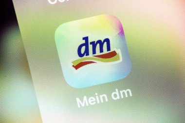 OSTRAVA, CZECHIA, 27 Temmuz 2024: Elektronik aygıt üzerinde Mein DM eczane mobil uygulaması