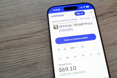 OSTRAVA, CZECHIA - 19 Ocak 2025: Resmi TrumpCoin TRUMP kripto para birimi fiyatına sahip KuCoin web sitesi