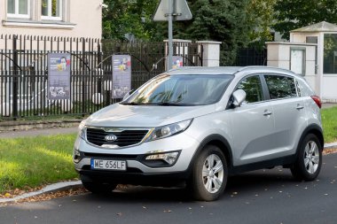 OSTRAVA, CZECHIA - 2 Ekim 2023 Silver Kia Sportage III SL SUV otomobili
