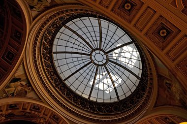 PRAG, CZECHIA - 30 Ağustos 2009: Cupola Çek Cumhuriyeti 'nde yer alan Prag Ulusal Müzesi