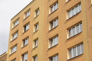Havirov, Çek Cumhuriyeti 'ndeki turuncu bloklarda yeniden inşa edilmiş cephe