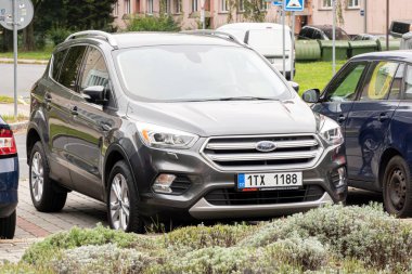 OSTRAVA, CZECHIA - 25 EYLÜL 2023: Ford Kaçış Titanyum Geçidi aracı