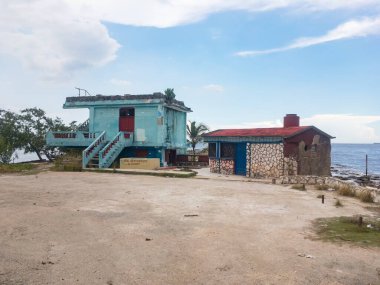 PLAYA LARGA, CUBA - 5 Eylül 2023: Terk Edilmiş El Mirador Bar Restoranı, Domuzlar Körfezi, Küba