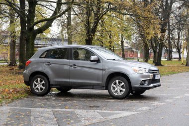 HAVIROV, CZECHIA - 20 Kasım 2023: Silver Japanese Mitsubishi ASX kavşağı