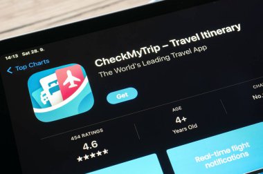 OSTRAVA, CZECHIA - EPTEMBER 28, 2024: CheckMyTrip mobil seyahat uygulaması olan Apple uygulama mağazası