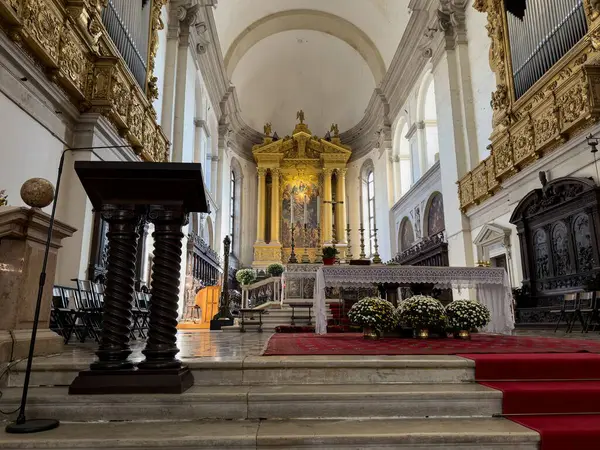 PADOVA, ITALY - 30 Ekim 2024: Abbazia di Santa Giustina Katedrali, Padova, İtalya