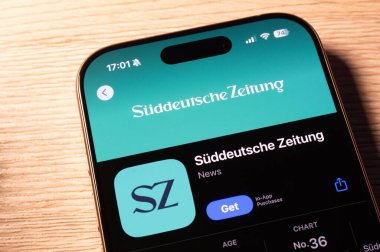 OSTRAVA, CZECHIA - 28 Ocak 2025: Suddeutsche Zeitung Alman haber mobil uygulamalı Apple uygulama mağazası