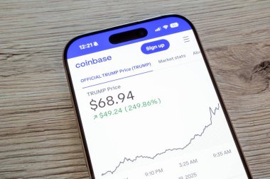 OSTRAVA, CZECHIA - 19 Ocak 2025: Resmi TrumpCoin TRUMP kripto para birimi fiyatı ve grafiği bulunan sikke tabanlı web sitesi