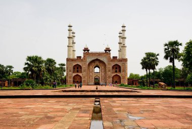 AGRA, Hindistan - 17 Temmuz 2013: Büyük Akbar 'ın Mezarı, Agra, Hindistan