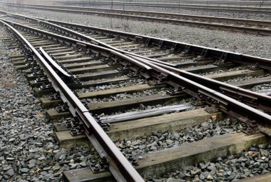 Demiryolu kaplaması güçlü bir perspektif görünümünde