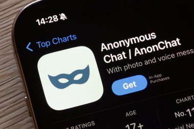 OSTRAVA, CZECHIA - 23 Kasım 2024: Anonim Sohbet uygulaması kurulmak üzere olan AnonChat uygulamalı Apple uygulama mağazası