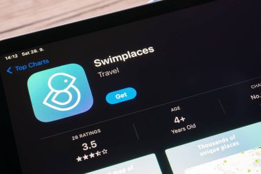 OSTRAVA, CZECHIA - 28 Eylül 2024: Yüzme yerleri mobil uygulaması kurulmak üzere Apple uygulama mağazası